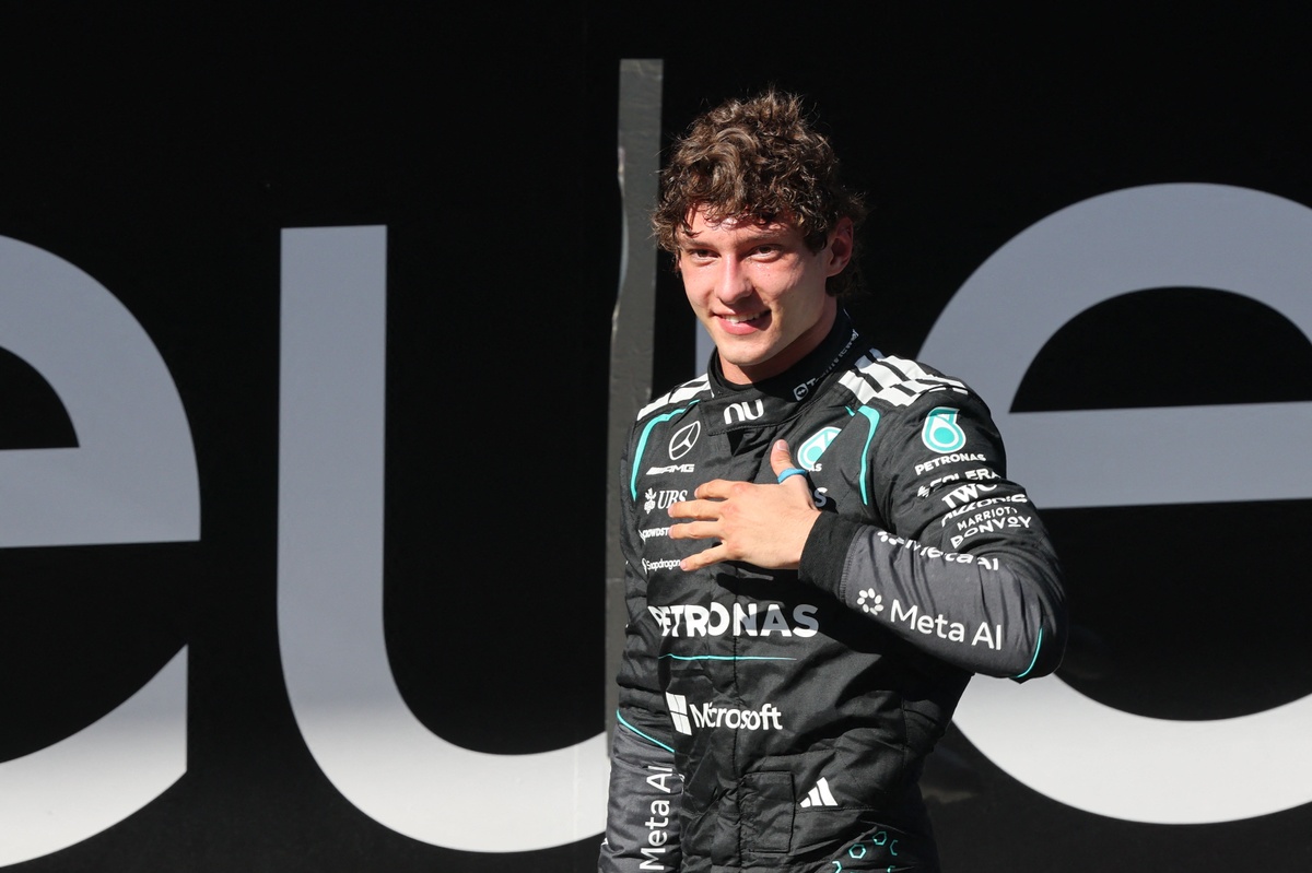 F1: Apesar de vantagem de 81 pontos, Antonelli ainda "não quer pensar" no título