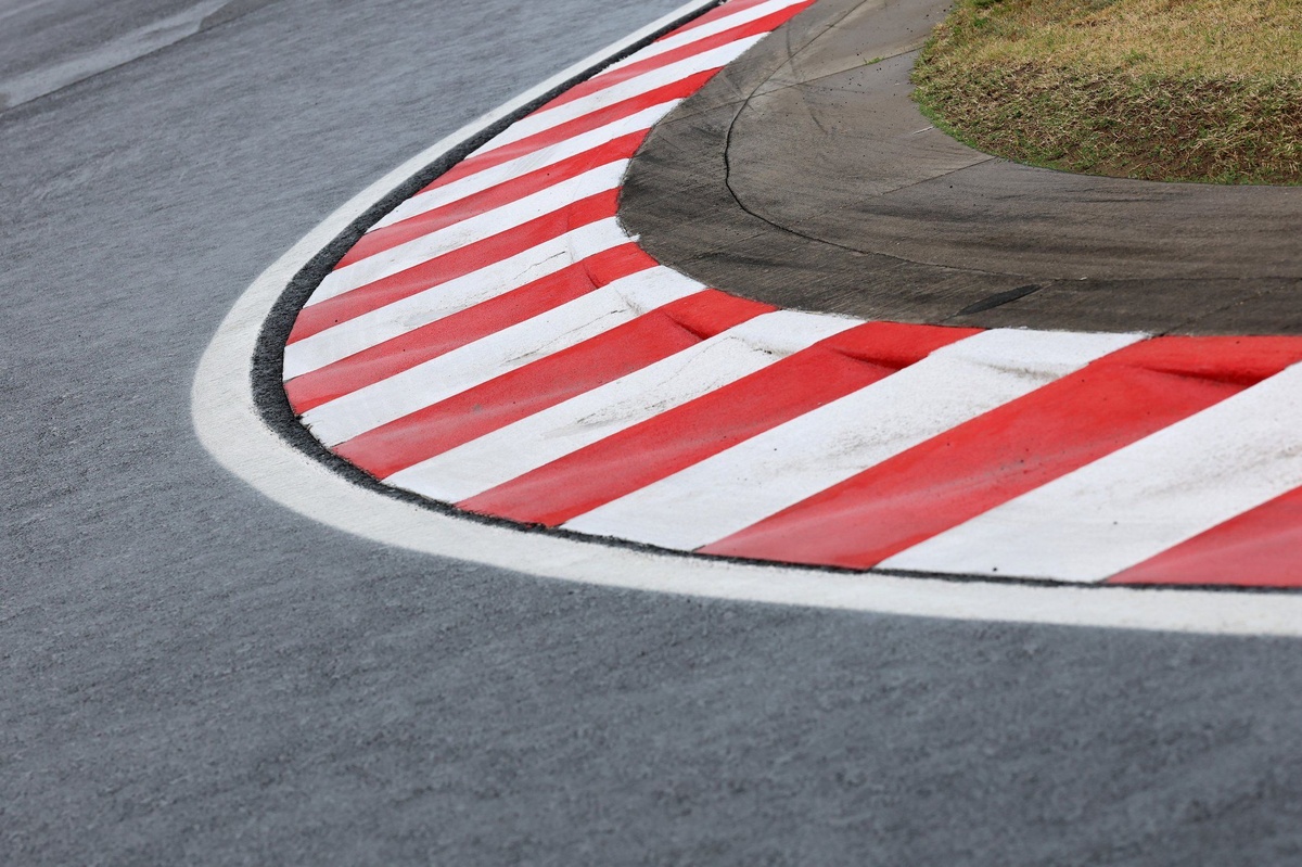 F1: Hungaroring vive problema 'à la Goiânia' com asfalto cedendo e de pouca aderência após recapeamento