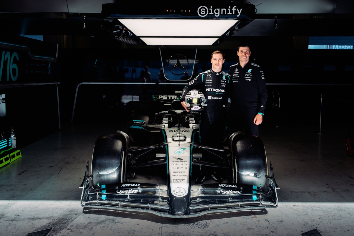 Companheiro de Câmara na F2, Durksen completa primeiro teste da F1 com Mercedes em Portimão