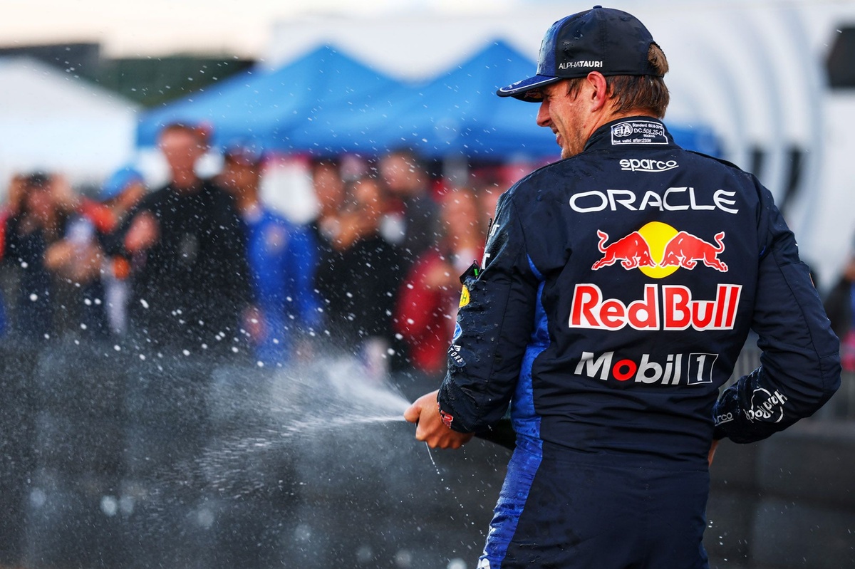 Verstappen pede novo desafio no kart à Red Bull: "Talvez 200"