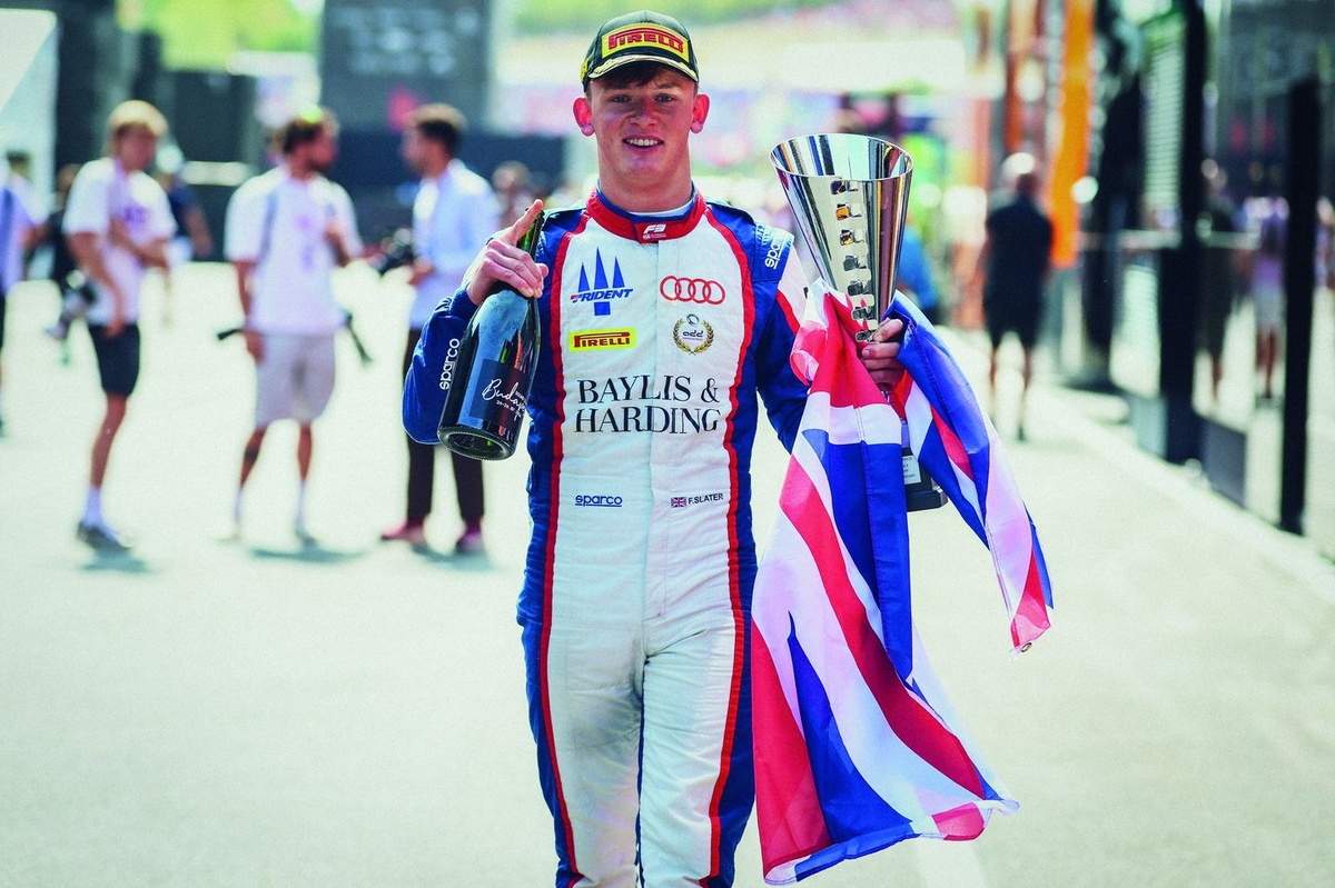 Vice-campeão da F3, Slater assina contrato com atual equipe de Câmara para ida a F2 em 2027